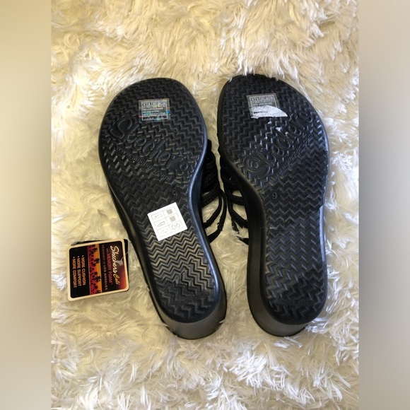 Skechers Women's Black Sandals with Silver Accents NWT size 9 - Picture 15 of 15